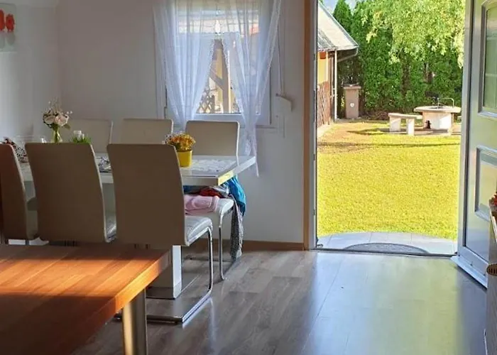 Schoenes 500 M Vom Freistrand Am Balaton Holiday home Balatonmariafurdo